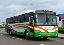 Detro reboca ônibus