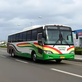 Detro reboca ônibus