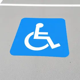 sinalização de vaga de estacionamento para pessoa com deficiência